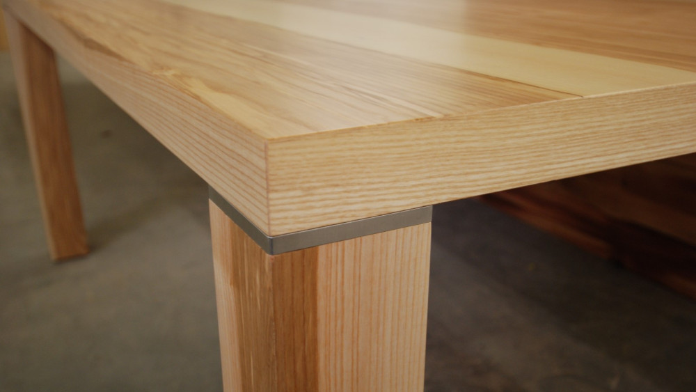 Holztisch